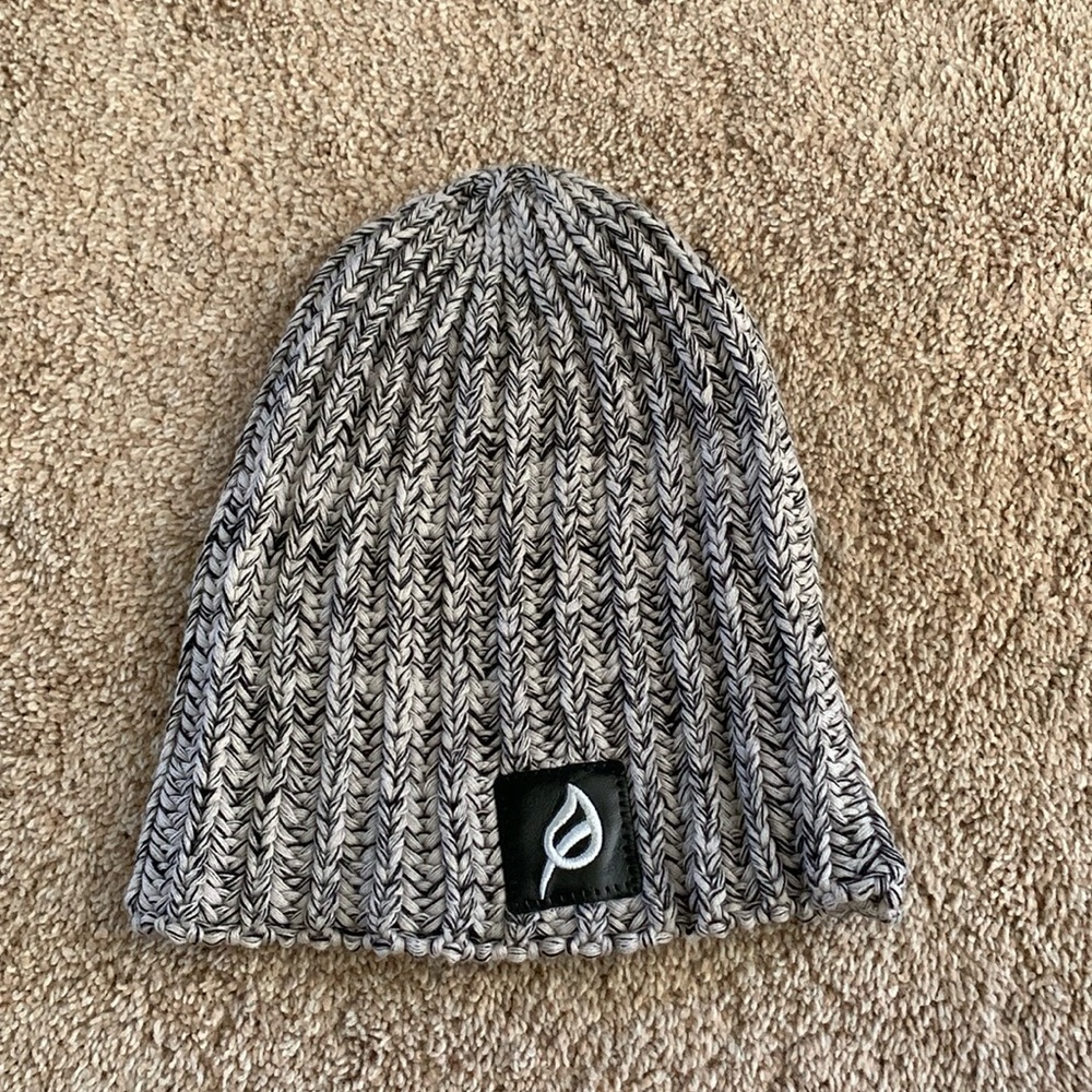 P'tula knit beanie- never worn!